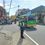 polantas mengatur lalu lintas