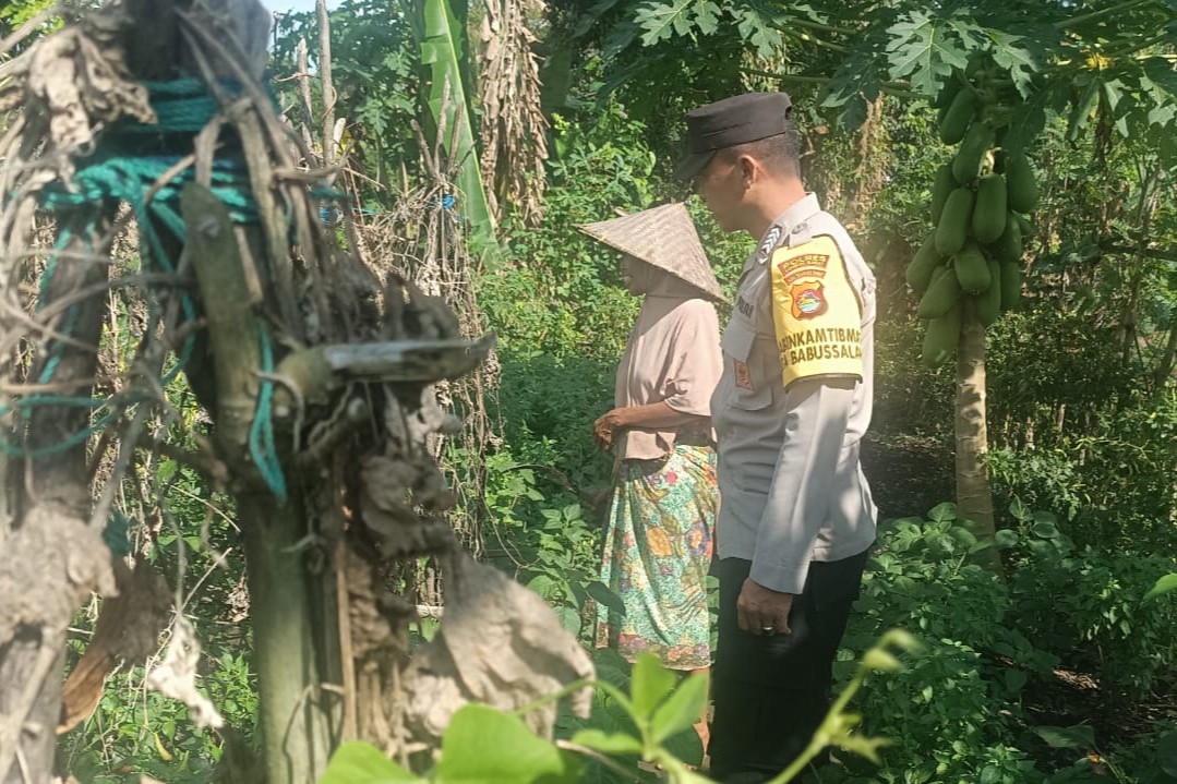 Bhabinkamtibmas Babussalam Gencarkan Ketahanan Pangan di Lombok Barat