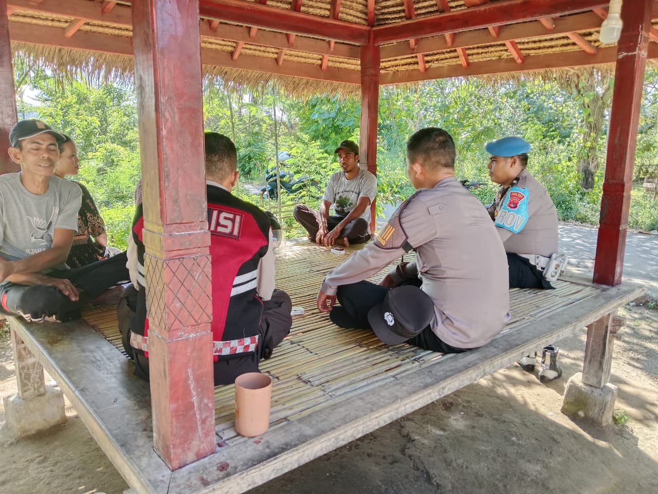 Polisi Gandeng Warga Sekotong Wujudkan Lingkungan Aman