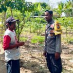 Bhabinkamtibmas Desa Rumak Dorong Warga Kediri Tanam Pangan di Pekarangan