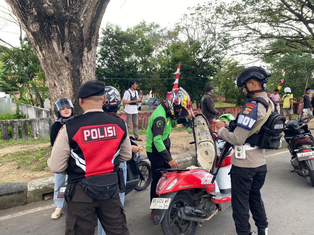 Edukasi dan Teguran Persuasif Warnai Operasi Patuh di Timur Bundaran GMS, Lombok Barat