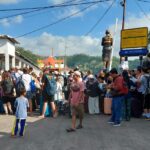 Pelabuhan Lembar Padat Wisatawan Asing, Imbas Penutupan Fast Boat Akibat Cuaca Buruk (4) Pelabuhan Lembar Padat Wisatawan Asing, Imbas Penutupan Fast Boat Akibat Cuaca Buruk