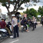 Puluhan Pelanggar Terjaring di Bypass Bil 2, Polres Lombok Barat Gelar Operasi Patuh Rinjani 2025 (2) Puluhan Pelanggar Terjaring di Bypass Bil 2, Polres Lombok Barat Gelar Operasi Patuh Rinjani 2025