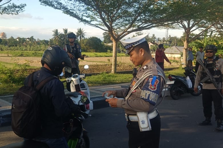 Satlantas Lombok Barat Gelar Operasi Patuh, Fokus Disiplin Pengendara Roda Dua