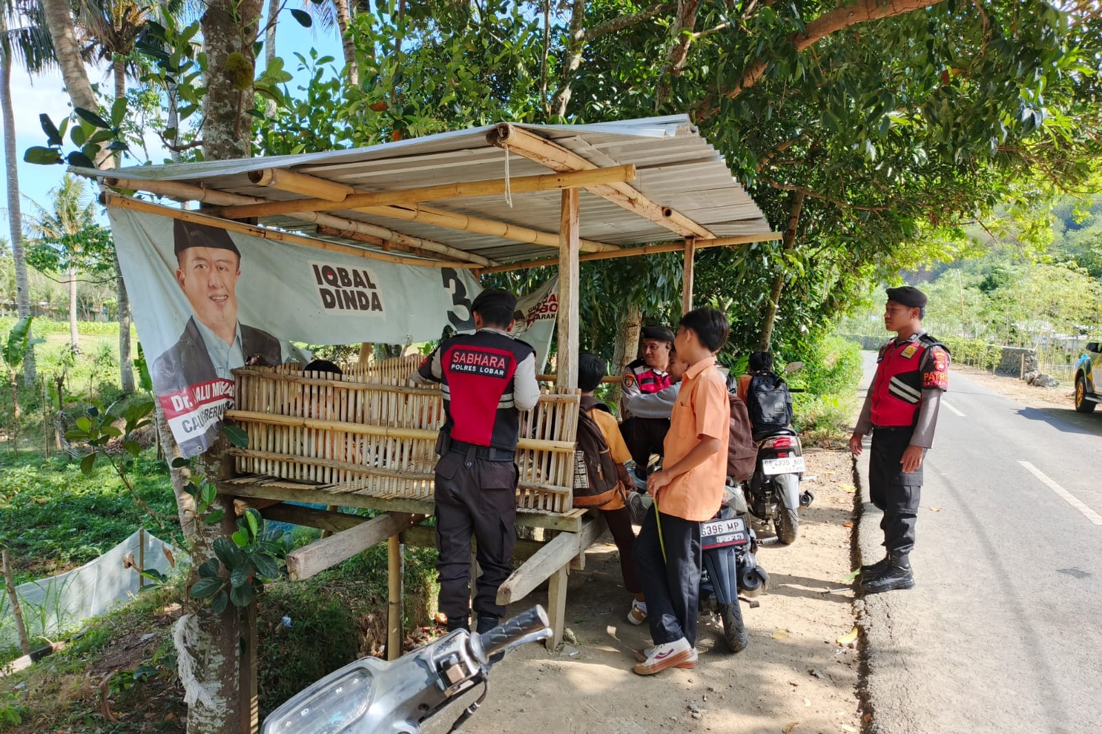 Jaga Kamtibmas, Samapta Polres Lobar Sosialisasikan KEMOS 110 di Kecamatan Gerung