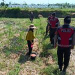 Polres Lombok Barat Dukung Ketahanan Pangan Lewat Patroli Humanis di Desa Kuripan