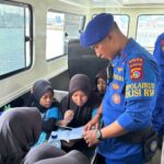 Kapal Patroli Polairud Jadi Klinik & Perpustakaan Terapung di Lembar