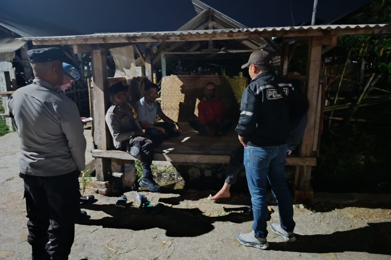 Polsek Gerung Intensifkan Patroli Kamling dan Kandang Kolektif di Desa Kebon Ayu