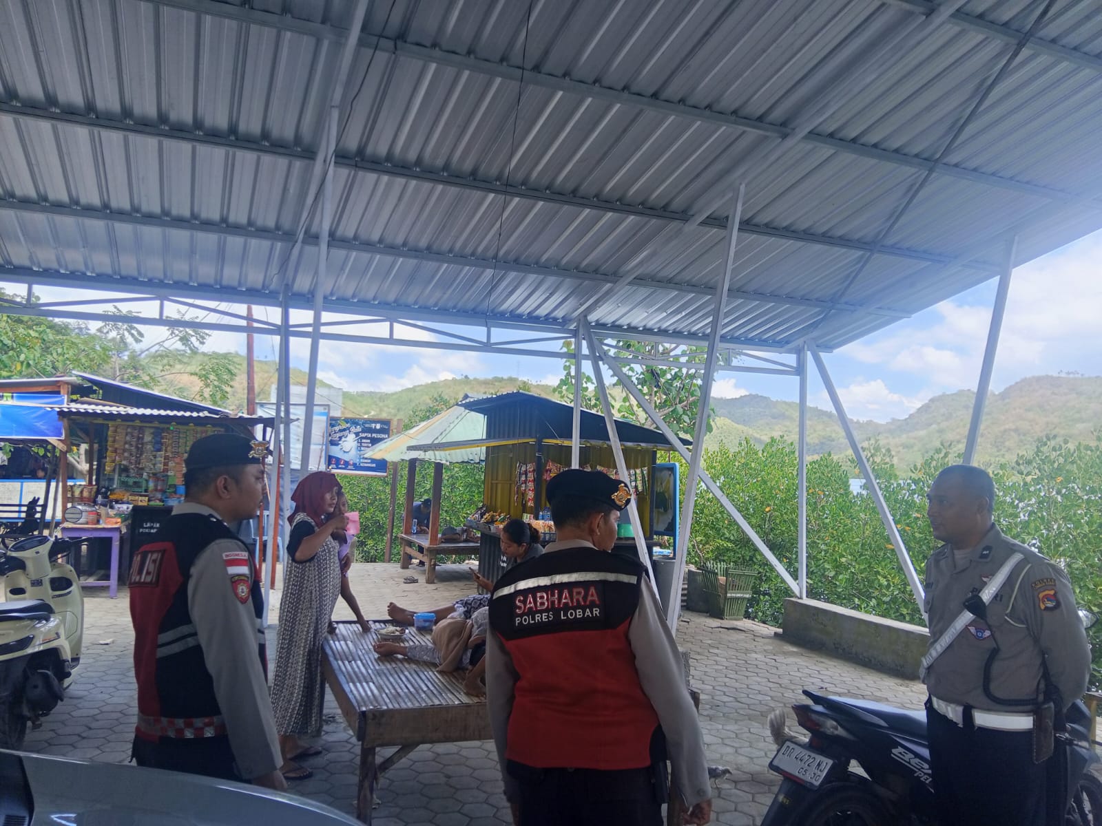 Sinergi Polisi dan Warga: Patroli Dialogis di Ekowisata Mangrove Sekotong Berjalan Lancar