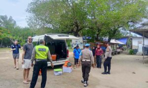 Patroli Dialogis Polsek Sekotong Sasar Wisatawan Pesisir Pantai