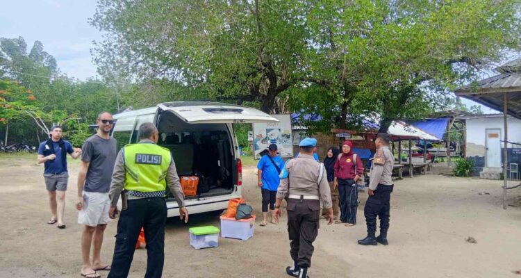 Patroli Dialogis Polsek Sekotong Sasar Wisatawan Pesisir Pantai