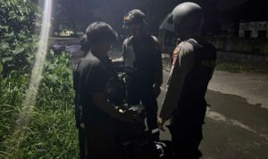 Polisi Patroli Dini Hari di Gerung, Sasar Jam Rawan Kriminalitas