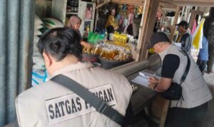 Satgas Pangan Cek Stok Beras di Pasar Tradisional Gerung